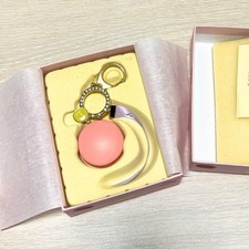 Portachiavi LADUREE originale anello rosa macaron charm con scatola mai usato dal Giappone