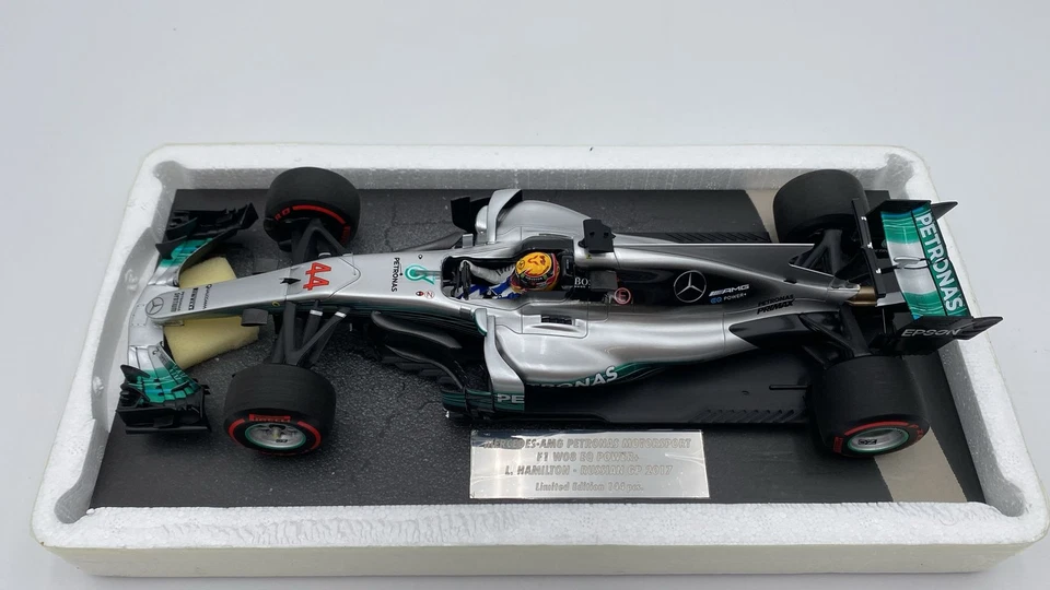  MIN117170444 Minichamps Mercedes-AMG Petronas Motorsport F1 W08 Hamilton R - Immagine 3 di 4
