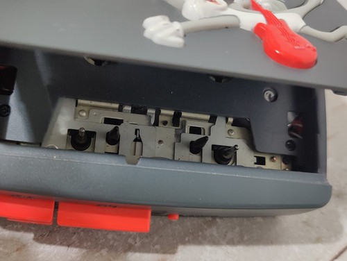 Vintage Toshiba Bugs Bunny Cassette Player AM/FM LT 310 Bugs Tested Works Rare - Picture 11 of 14