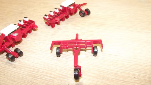 1/64 Case IH 9250 4WD Tractor w/Implement Set, ERTL 4446 Loose - Picture 19 of 20