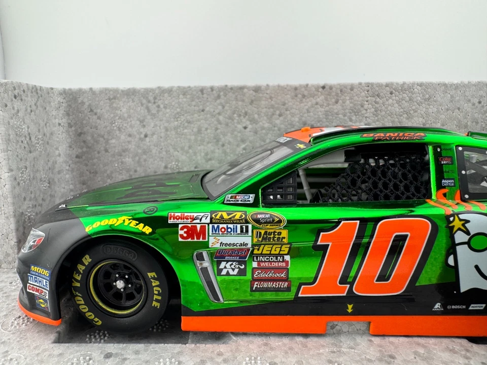 Lionel RCCA Danica Patrick Autógrafo Automático Cromo Go Daddy 2015 Chevy SS NASCAR Foto 3 de 4