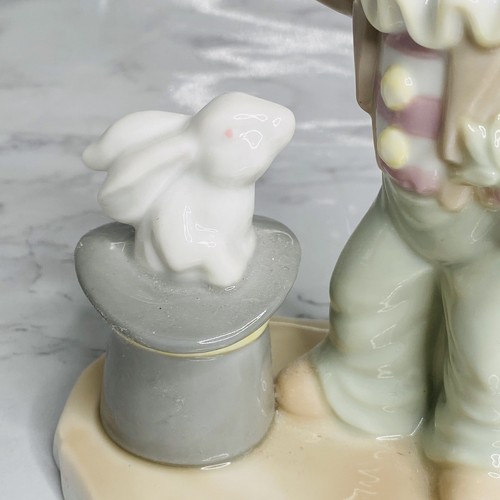CLOWN MAGICIAN Figurine Vtg 1988 Valentino Porcelain Italy Magic Rabbit EUC 80's - Picture 5 of 9