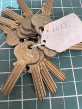 11 Key Blanks 1013 Locksmith Uncut Blanks Brass Handyman Ilco Crinkle