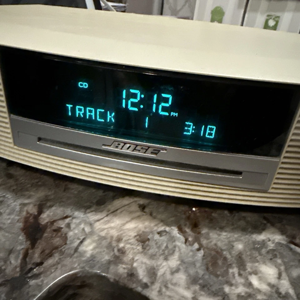 Bose Wave Music System CD Player AM/FM Radio AWRCC2 Ivory White TESTED WORKS - Image 2 of 4