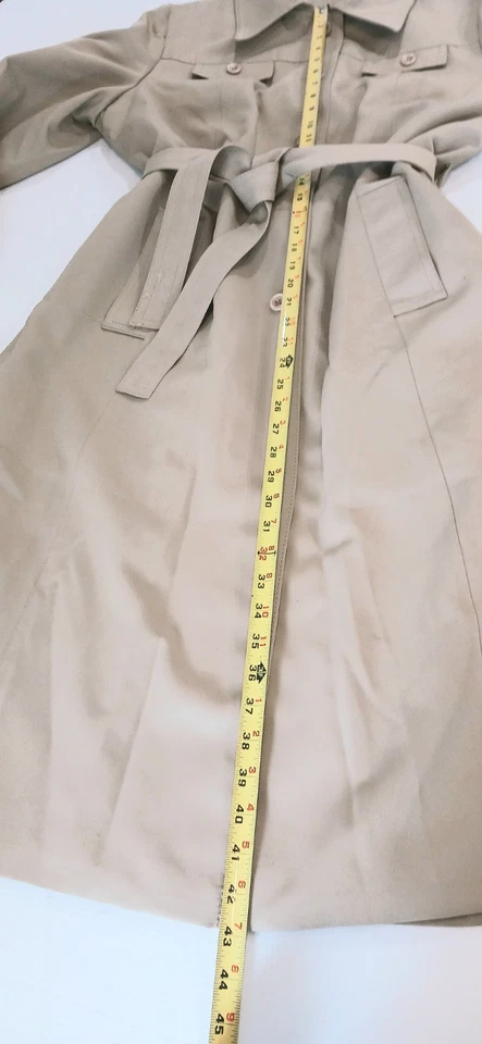 Gabardina para mujer Neiman Marcus beige con forro a cuadros cálido extraíble Foto 2 de 4