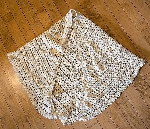 Vintage Hand Crocheted Ivory Triangle Shawl Acrylic Yarn OSFM - Picture 1 of 5