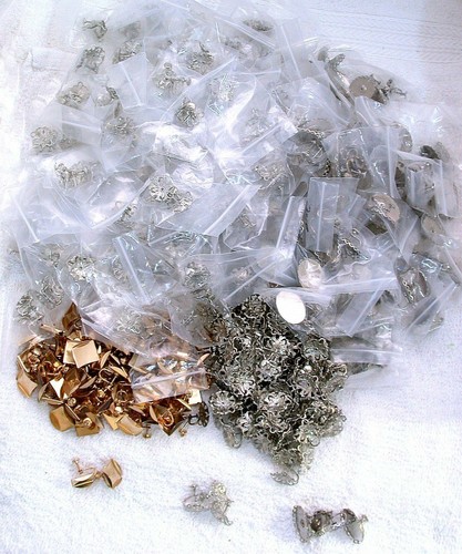 2 PFUND HUNDERTE VINTAGE OHRRING ZUM ANSCHRAUBEN ZUBEHÖR UNTER GROSSHANDELSKOSTEN DD76 - Bild 1 von 6