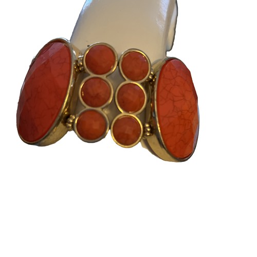 Coral Colored Stretch Chunky Bracelet Vintage Beautifully Designed - Picture 3 of 7