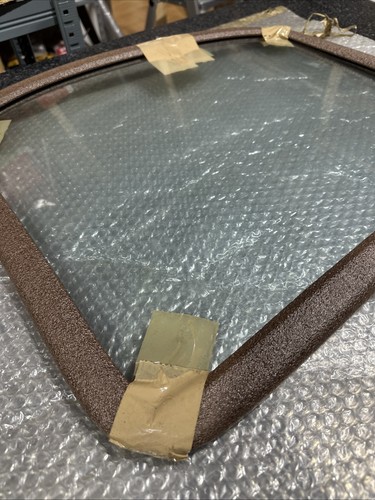 Proton/Mitsubishi left rear door glass MB533060 - Picture 2 of 5