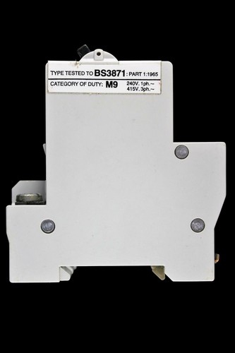MEM 10 AMP TYPE 3 M9 TRIPLE POLE MCB CIRCUIT BREAKER 103MB3 - Picture 2 of 6
