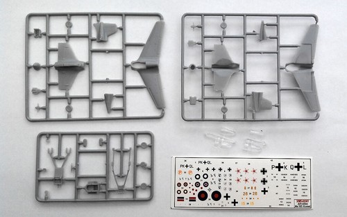 Messerschmitt Me163B Komet w/Scheuch Schlepper Armory Models AR14504 Scale 1:144 - Picture 14 of 24