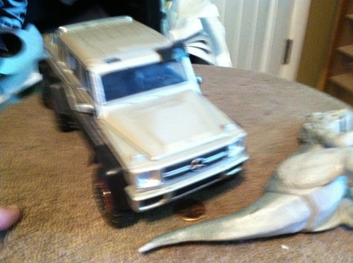 Mordedores Jada Mercedes-Benz G63 AMG 6x6 Jurassic World e Indominus Rex escala 1/24 - Imagen 9 de 15