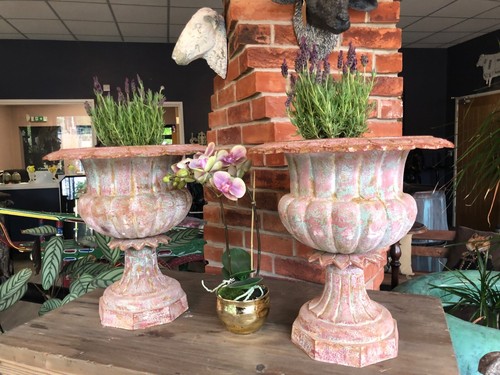 PAIR of Cast Iron Urns - Cast iron planters PAIR - Picture 3 of 12