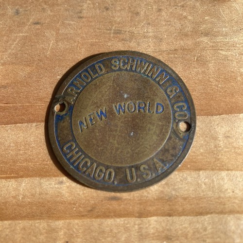 Vintage 40’s Arnold Schwinn & CO New World Bicycle Headbadge Prewar Chicago USA - Picture 1 of 4