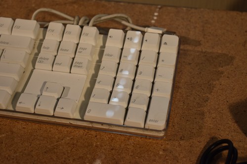 Genuine Apple Mac A1048 White Wired Full Size Keyboard English w/ 2 USB Port Hub - Picture 6 of 20