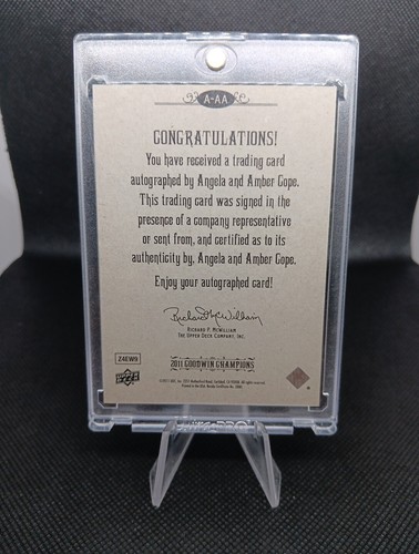 2011 Upper Deck Goodwin Champions - ANGELA & AMBER COPE - Dual Autograph Racing - Picture 6 of 6