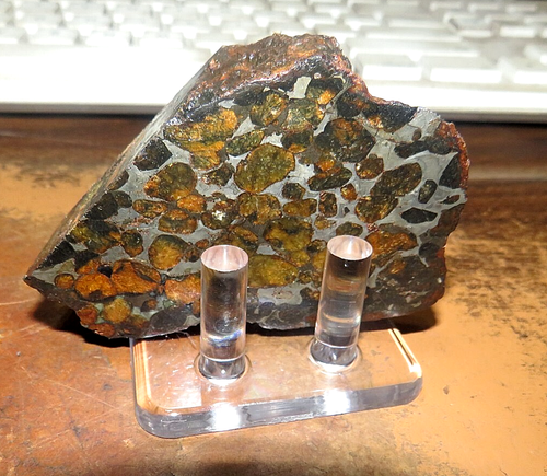 138 g SERICHO Pallasit Meteoritenscheibe aus Kenia Stand Olivin 0,3# Dreifachschliff