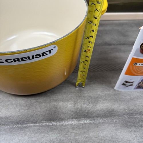 Le Creuset Signature Deep Round Dutch Oven 5 1/4 Qt. Nectar Scuffs Read NWOB - Picture 12 of 22