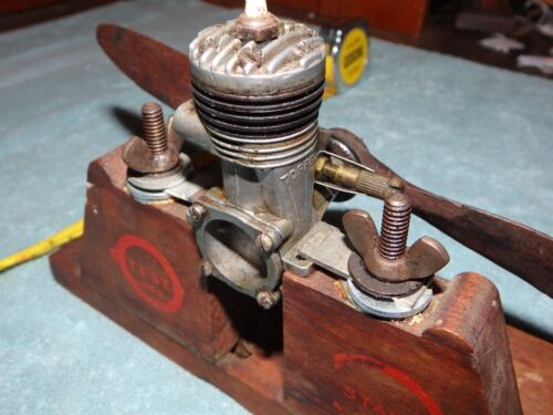 Vintage K&B Torpedo 19 Head Model Plane Engine Airplane R/C Motor Vintage Stand - Picture 12 of 24