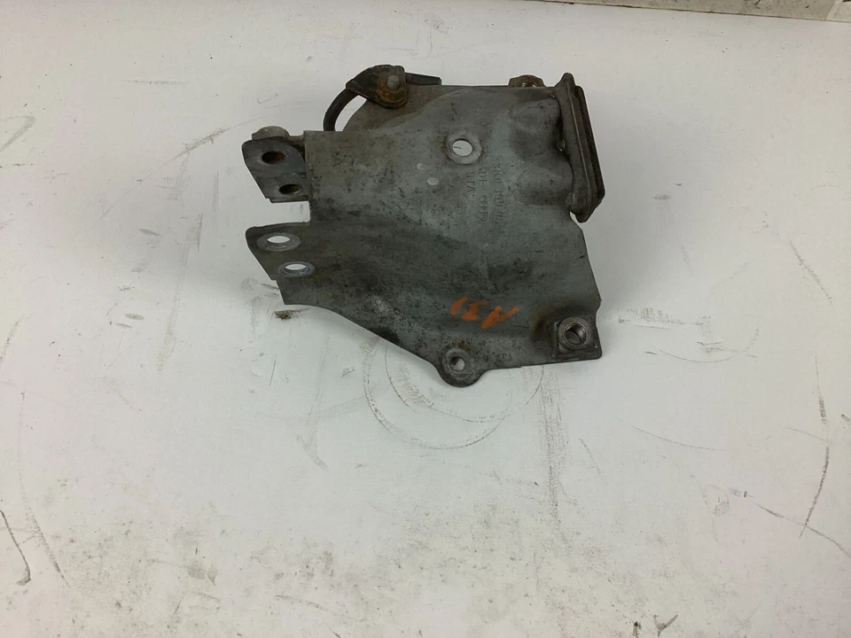 AUDI A5 2011-2016 AWD - Placa de retención de soporte de montaje del motor lado izquierdo del motor OEM Foto 3 de 4