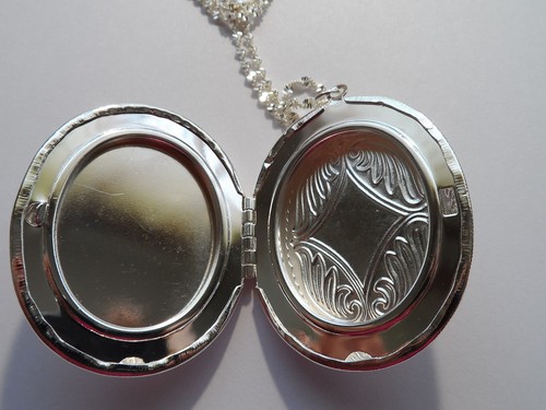 SILVER PLATED LOCKET-DEEP BLUE WITH WHITE FLOWER - Picture 3 of 3