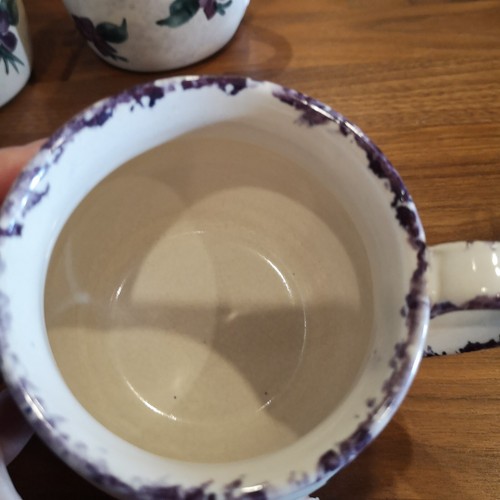 Vintage Studio Pottery Mugs Set Of Four Purple Flowers Sponge Pattern Cottage - Picture 3 of 13