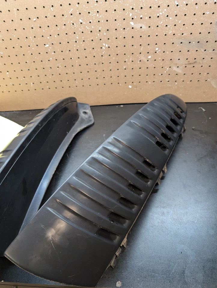 Panel de ajuste de pilar GMC YUKON D 2002-2006 - IZQUIERDA y derecha Foto 3 de 4