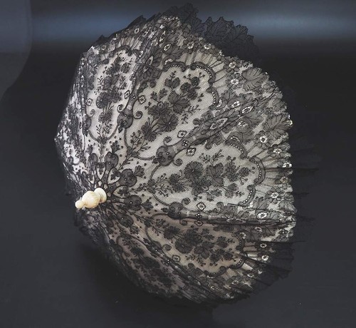 Jugendstil-Sonnenschirm mit schwarzer Spitze + Seide, geschnitzter Griff - Bild 2 von 16