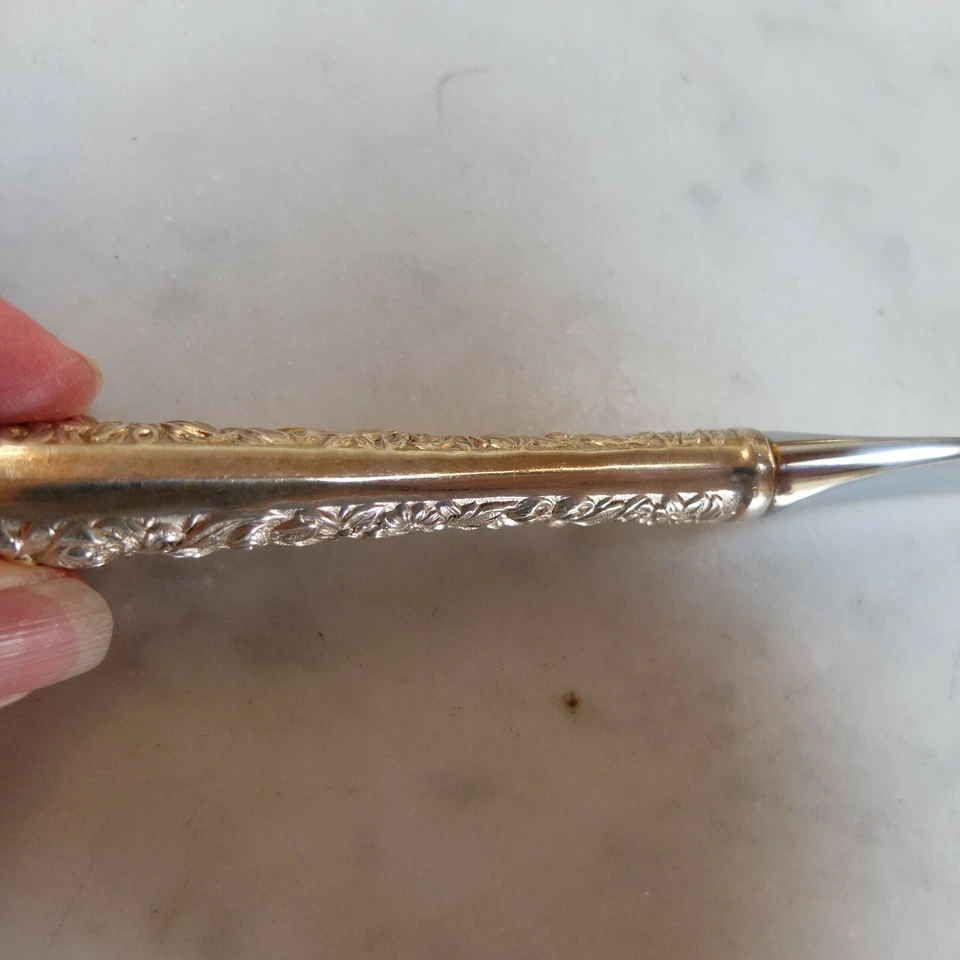 Cuchillo de mantequilla Kirk de plata esterlina repousse de 6 1/4 pulgadas hoja de acero inoxidable Foto 4 de 4