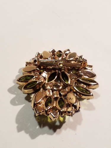 Broche de colección alfiler flor tono dorado metal con vidrio azul y verde imitadores caja de regalo - Imagen 6 de 12