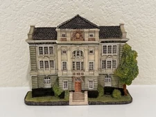 Little Bavaria 470005 Munich Academy of Applied Arts Goebel Resin Figurine 1988