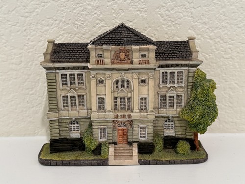 Little Bavaria 470005 Munich Academy of Applied Arts Goebel Resin Figurine 1988 - Picture 1 of 6