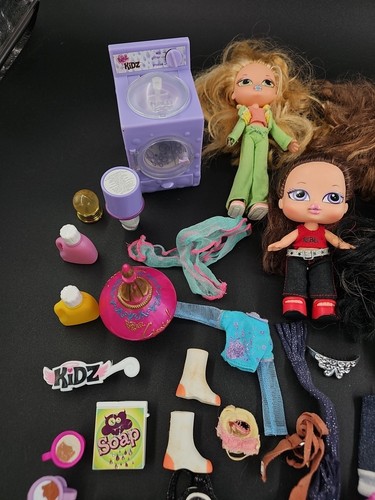 Vintage Bratz Kidz Babyz Puppen riesiges Paket 7 mit Kleidung Schuhe Zubehör MGA - Bild 2 von 9