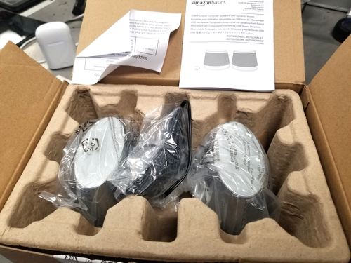 LIGHT-UP Amazon Basics Stereo 2.0 Speakers for PC or Laptop, USB-Powered NEW - 第 1/3 張圖片