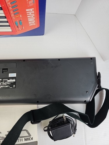 Yamaha SHS-10 FM Tastiera Digitale Sintetizzatore Tastiera MIDI ROSSO Strap Box Manuale - Foto 13 di 18
