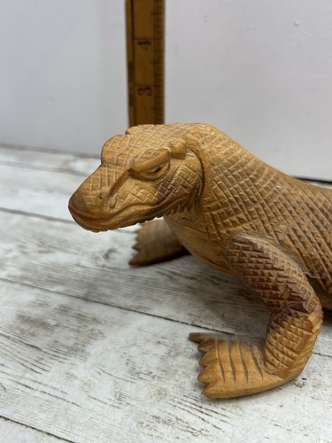 Hand Carved Wooden Lizard / Komodo Dragon / Iguana Detailed Free Postage - Picture 2 of 10