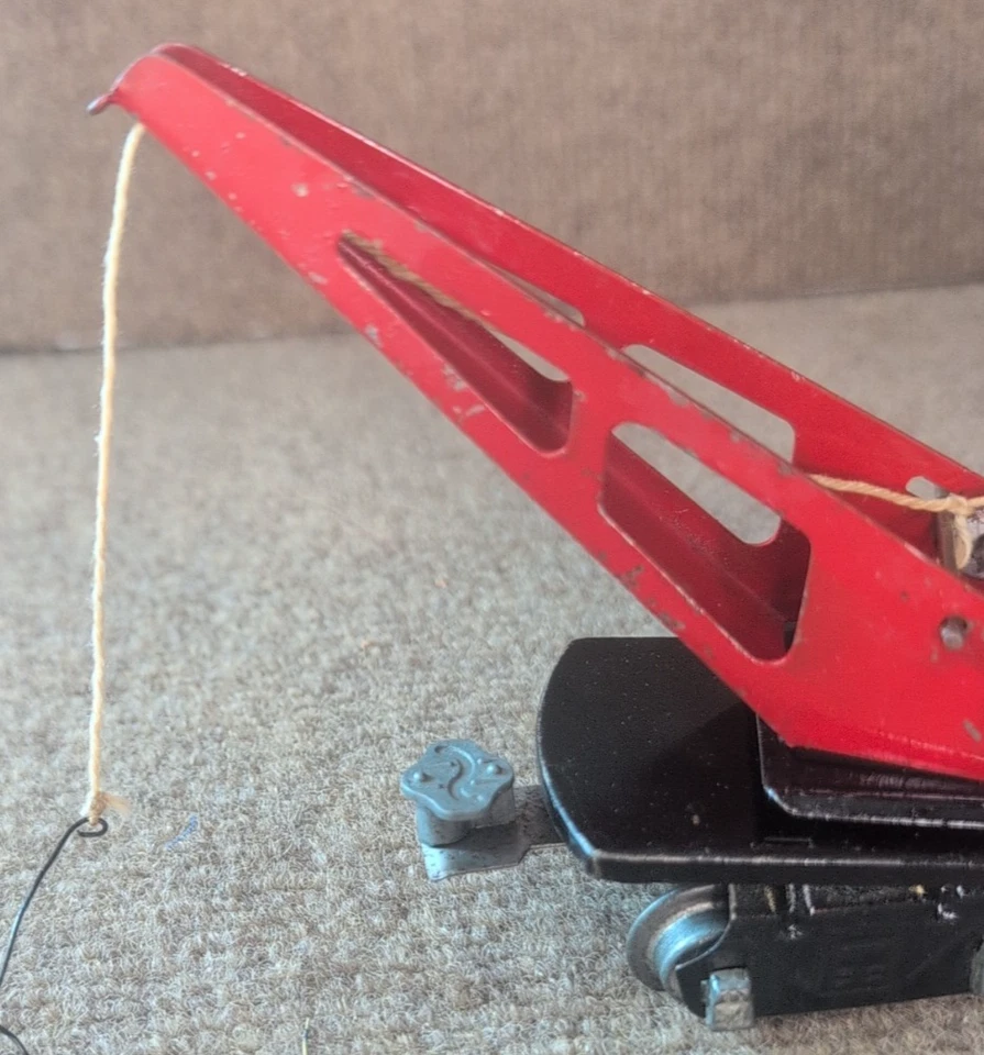 MARX RARE COLOR ORANGE/BLACK VINTAGE NEW YORK CENTRAL WRECKER CRANE - Image 4 of 4