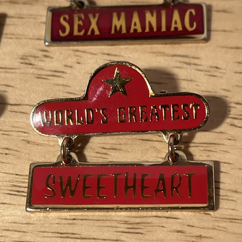 Vtg Lot 70s World's Greatest Lapel Pin - Kisser, Playmate, Sex Maniac, Playmate - Picture 5 of 8