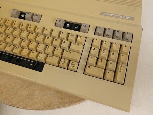 Commodore 128 Personal Computer Vintage For Parts or Repair Untested - Afbeelding 3 van 12