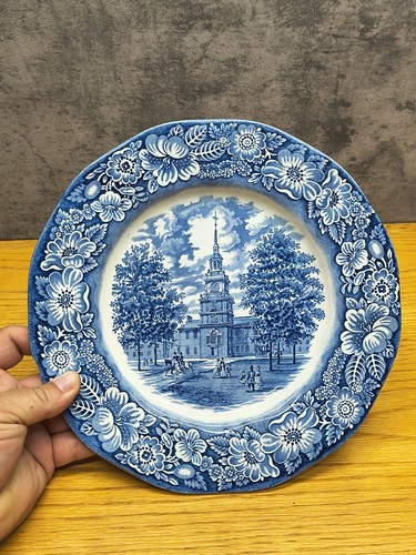 Piatto vintage Liberty blu Staffordshire Ironstone, Independence Hall - Foto 1 di 3