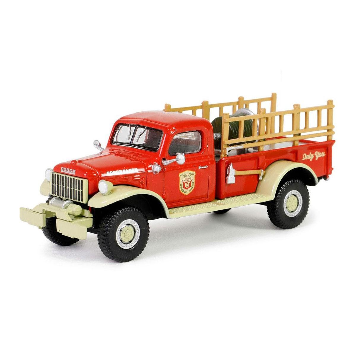 Пожарная машина Dodge Power Wagon 1/64 1946 года Smokey Bear Series 3 Greenlight 38060-A