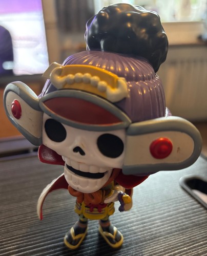 #1129 Samurai Brook One Piece Funko Pop! Funko Shop Exclusive. NO BOX - Picture 2 of 3
