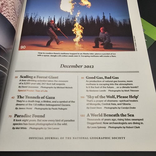 National Geographic - December 2012 Issue The World's Tallest Trees W/Poster - Imagen 10 de 13