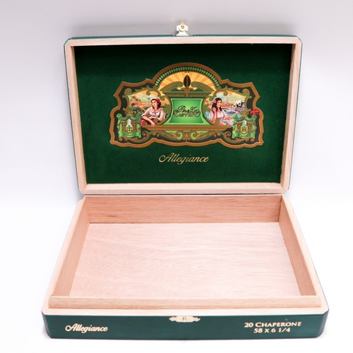 Caja de cigarros de madera vacía Pérez Carrillo Allegiance Chaperone 10,25" x 7,25" x 2" - Imagen 5 de 11