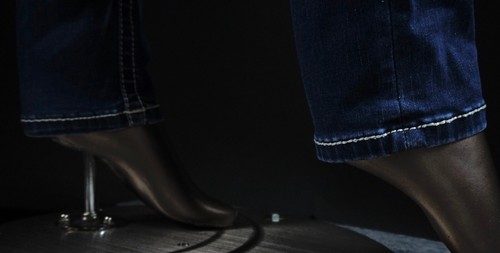 $108 Buckle Miss Me Jeans "Leather Cow Wings" Mid-Rise Skinny 30 X 28.5 - Picture 9 of 11