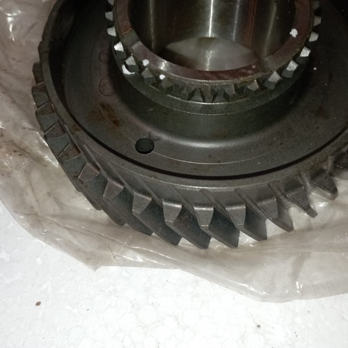 NOS Toyota Land Cruiser FJ40 FJ60 FJ70 2nd Gear 33332-60020 - Picture 3 of 5