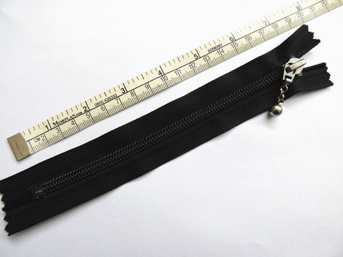 Zip, Zipper 7"/18cm, Ball & Chain Puller,Closed End, Nylon. YKK, Black