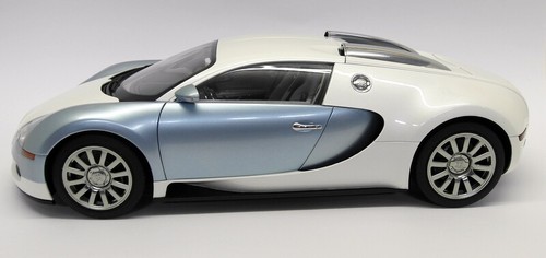 Autoart 1/12 Scale 12533 Bugatti EB 16.4 Veyron Production Car Pearl Ice Blue - Picture 4 of 11