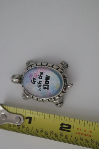 Q3 GO WITH THE FLOW LUCKY LITTLE TURTLE inspirational message FIGURINE Ganz - Foto 6 di 10