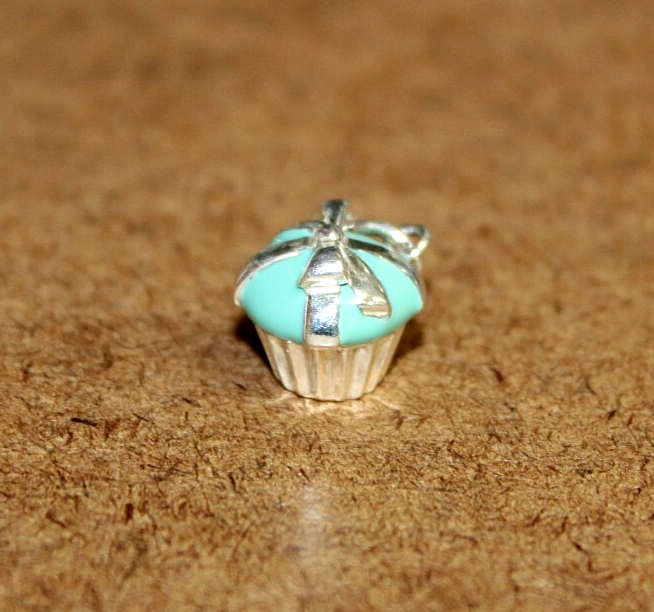 Tiffany & Co. カップケーキチャーム Tiffany & Co. Sterling Silver Blue Enamel Cupcake Charm w